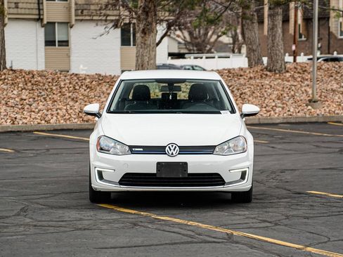 Used 2016 Volkswagen e-Golf SE w/ DC Fast Charging Package image 2
