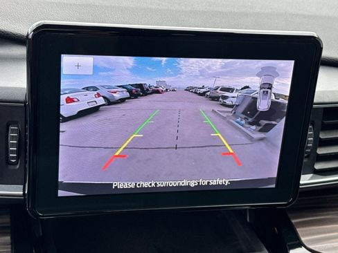 Used 2024 Ford Explorer Limited image 17