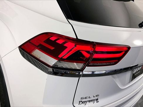 Used 2020 Volkswagen Atlas Cross Sport SEL R-Line image 27