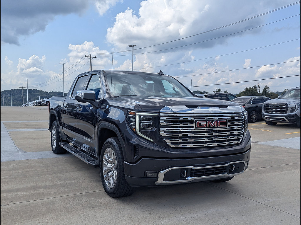Used 2023 GMC Sierra 1500 Denali w/ Technology Package AWD/4WD image 5