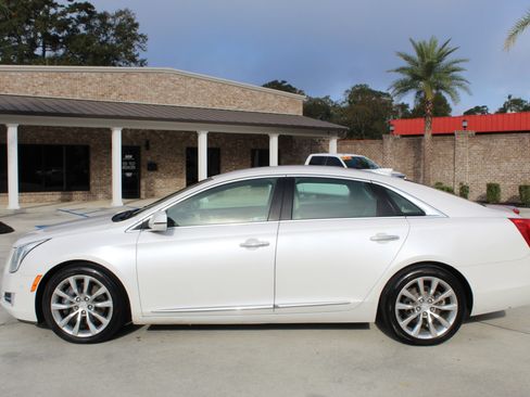 Used 2016 Cadillac XTS Luxury image 2