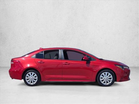 Used 2021 Toyota Corolla LE FWD image 4