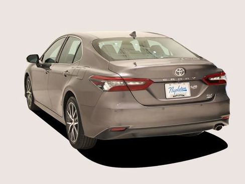 Used 2022 Toyota Camry XLE AWD/4WD image 7