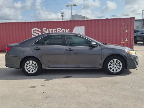 Used 2014 Toyota Camry LE FWD image 7