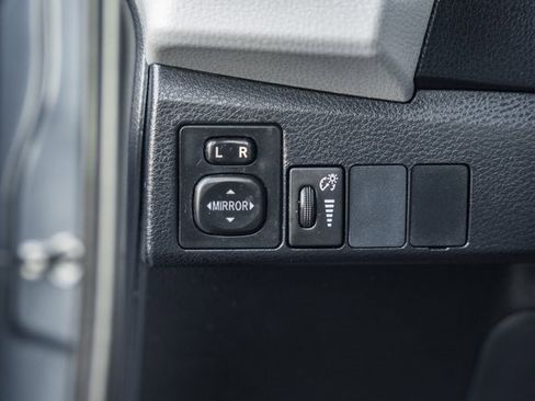 Used 2016 Toyota Corolla LE image 30