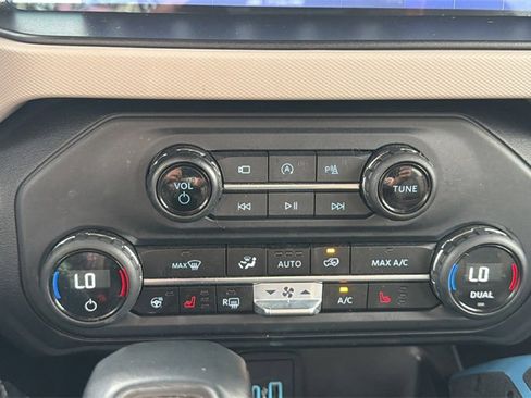 Used 2023 Ford Bronco Wildtrak image 31