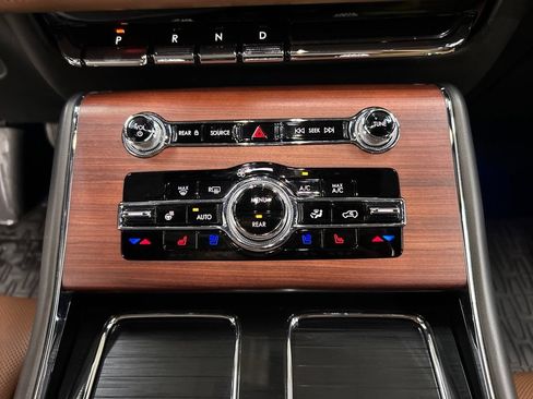 Certified 2023 Lincoln Aviator Reserve w/ Equipment Group 201A AWD/4WD image 21