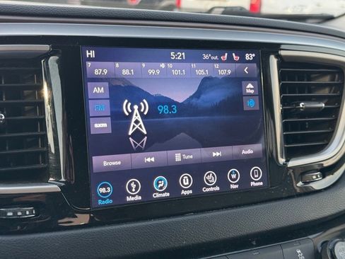 Used 2018 Chrysler Pacifica Touring-L image 20