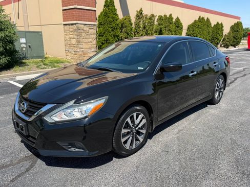 Used 2017 Nissan Altima 2.5 SV FWD image 1