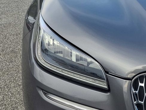 Used 2022 Lincoln Corsair Standard w/ Equipment Group 101A image 9