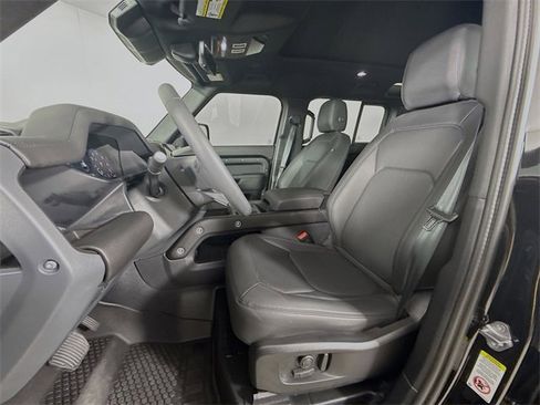 Used 2025 Land Rover Defender 110 S image 11