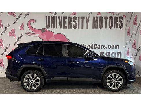 Used 2020 Toyota RAV4 XLE Premium image 9