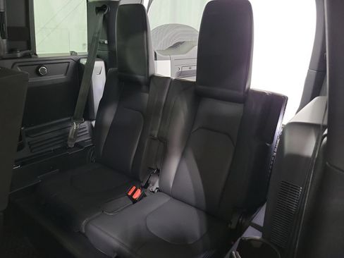 Used 2023 Land Rover Defender 110 SE AWD/4WD image 29