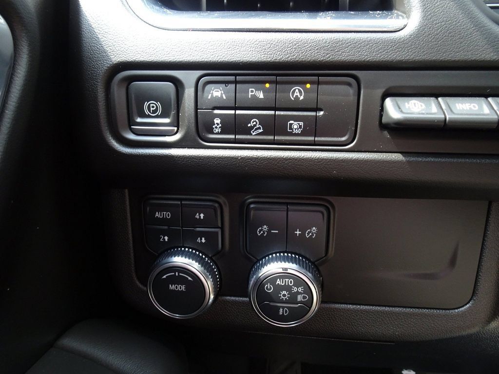 Used 2023 GMC Yukon AT4 w/ AT4 Premium Package AWD/4WD image 26