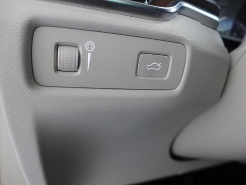 Used 2020 Volvo S60 T5 Momentum image 19