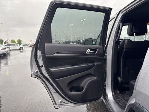 Used 2018 Jeep Grand Cherokee Limited AWD/4WD image 17