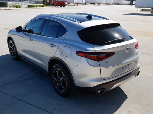 Used 2018 Alfa Romeo Stelvio AWD image 10