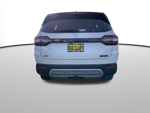 Used 2025 Honda Pilot TrailSport image 5