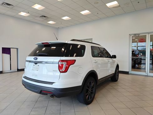 Used 2019 Ford Explorer XLT w/ Equipment Group 202A AWD/4WD image 3