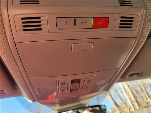 Used 2025 Volkswagen Jetta SE w/ Sunroof Package image 38