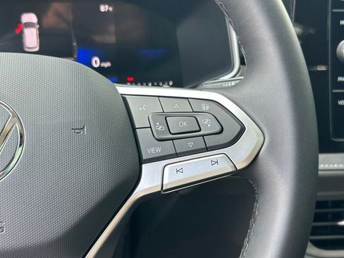 New 2026 Volkswagen Taos SE FWD image 24