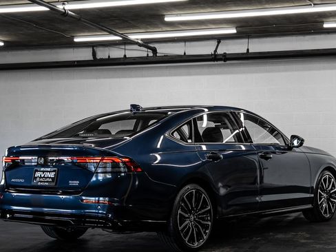 Used 2023 Honda Accord Touring image 5