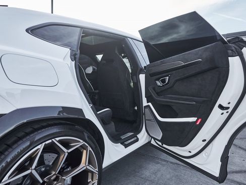 Used 2024 Lamborghini Urus Performante image 30