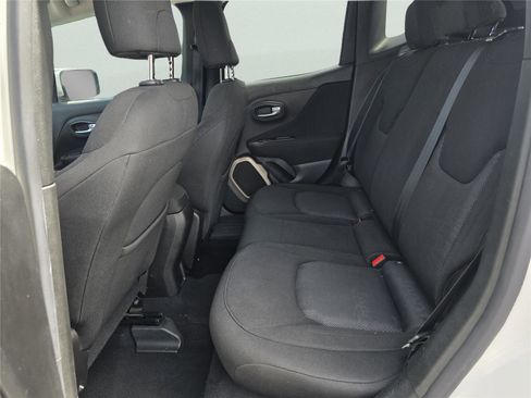 Used 2017 Jeep Renegade Latitude FWD image 24