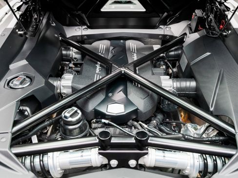 Used 2015 Lamborghini Aventador LP 700-4 image 52