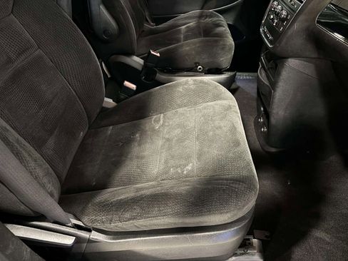 Used 2016 Dodge Grand Caravan SE FWD image 25