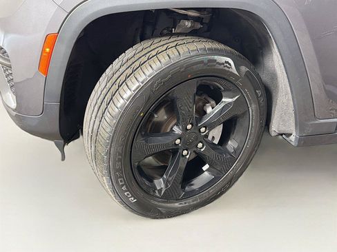 Used 2023 Jeep Grand Cherokee Altitude AWD/4WD image 33