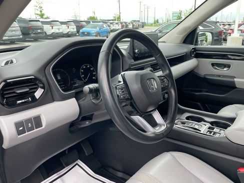 Used 2025 Honda Pilot EX-L image 9