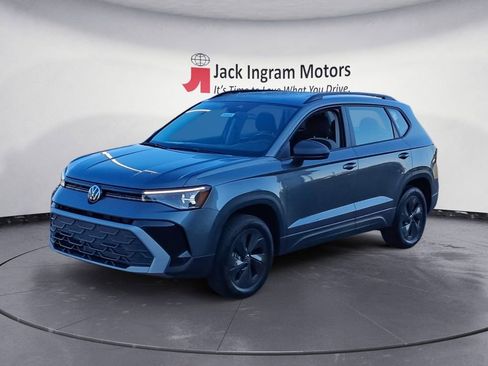 Certified 2025 Volkswagen Taos S image 1