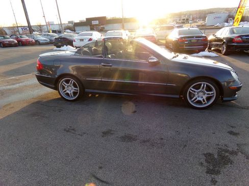 Used 2009 Mercedes-Benz CLK 550 Cabriolet w/ Premium I Pkg image 3