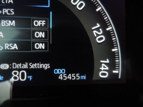 Used 2024 Toyota RAV4 XLE FWD image 30