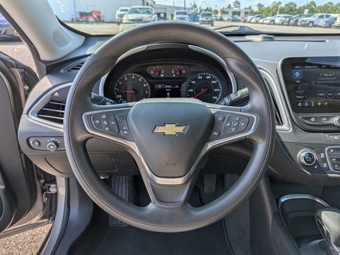 Used 2025 Chevrolet Malibu LT FWD image 13