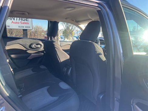 Used 2018 Jeep Cherokee Latitude AWD/4WD image 15