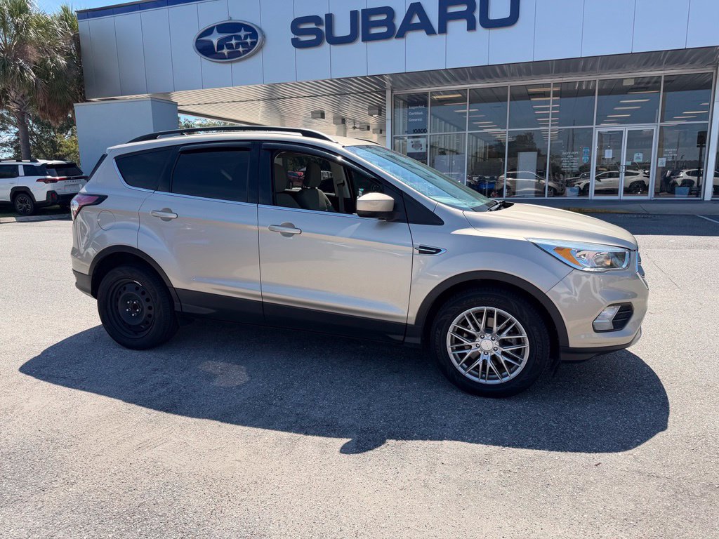 Used 2018 Ford Escape SE w/ SE Sync 3 Package FWD image 1