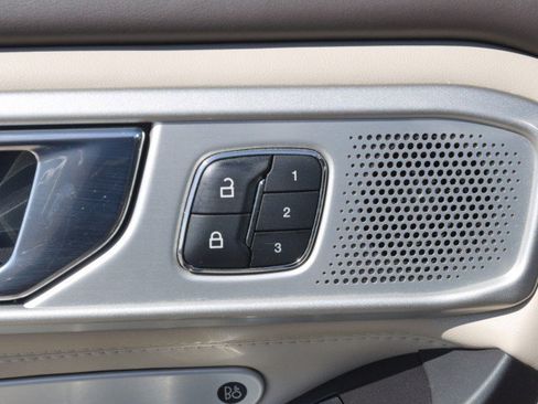 Used 2020 Ford Explorer Platinum w/ Premium Technology Package AWD/4WD image 14