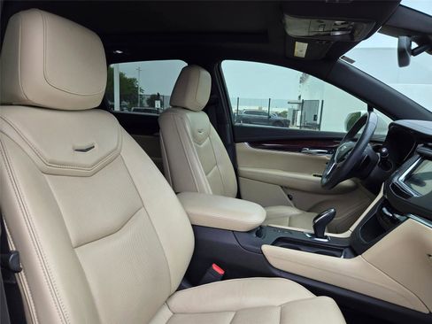 Used 2017 Cadillac XT5 Premium Luxury FWD image 29