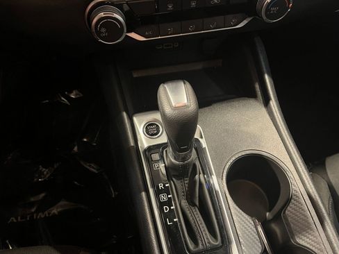 Used 2025 Nissan Altima 2.5 SV image 41