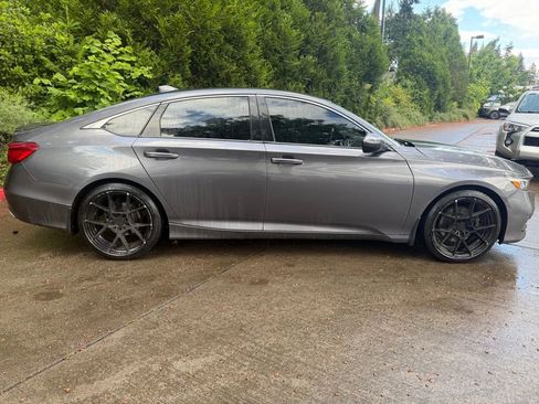 Used 2018 Honda Accord Sport image 3