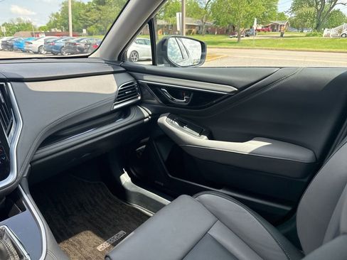 Used 2025 Subaru Outback Onyx Edition image 13