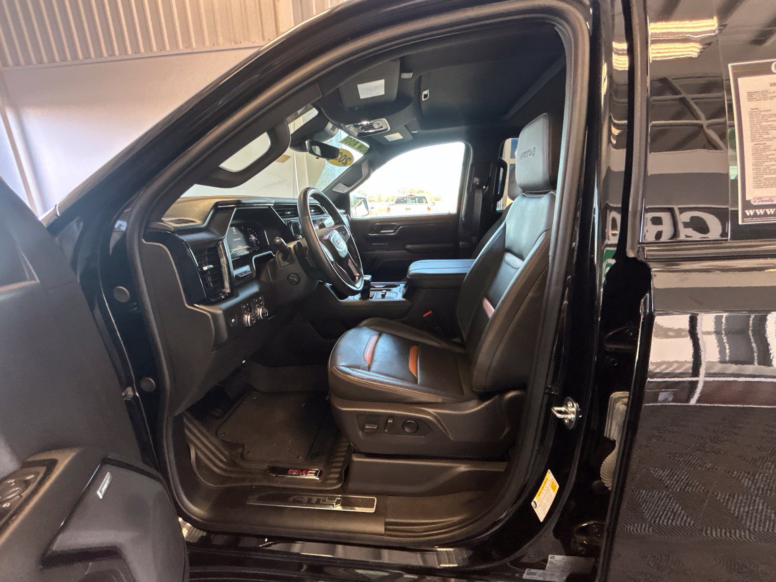 Used 2024 GMC Sierra 1500 AT4 w/ Technology Package AWD/4WD image 17