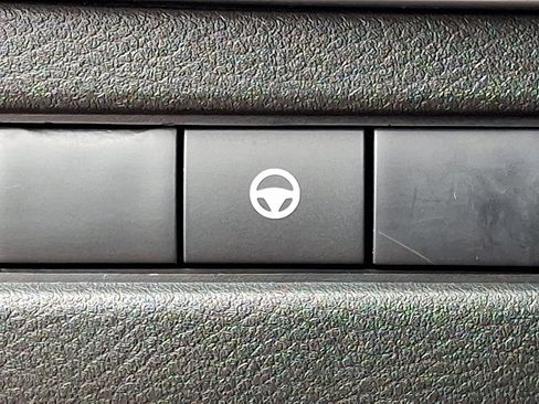 Used 2025 Nissan Rogue SV AWD/4WD image 25