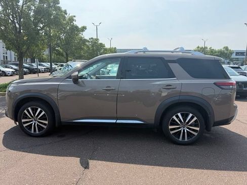Used 2024 Nissan Pathfinder Platinum AWD/4WD image 4