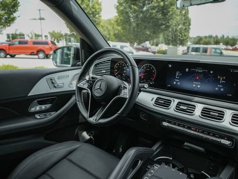 Certified 2025 Mercedes-Benz GLS 450 4MATIC image 19
