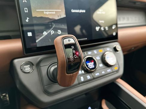 New 2026 Land Rover Defender 110 OCTA image 24