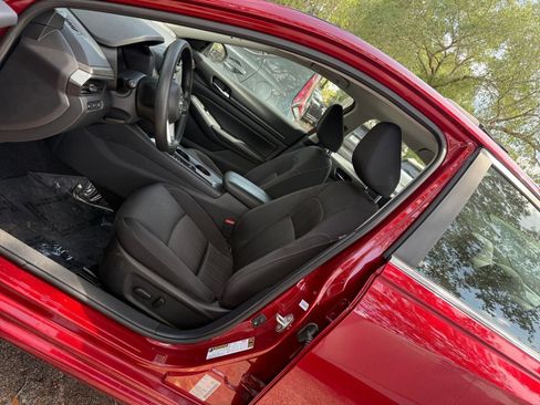 Used 2025 Nissan Altima 2.5 SV image 23