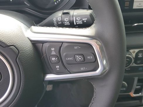 Used 2025 Jeep Wrangler Unlimited Sahara AWD/4WD image 24
